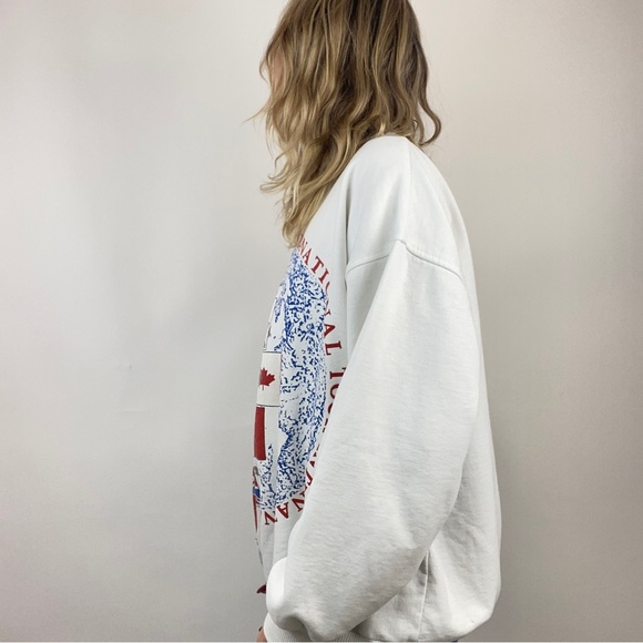 INTERNATIONAL GRAPHIC CREWNECK - Picture 2 of 4